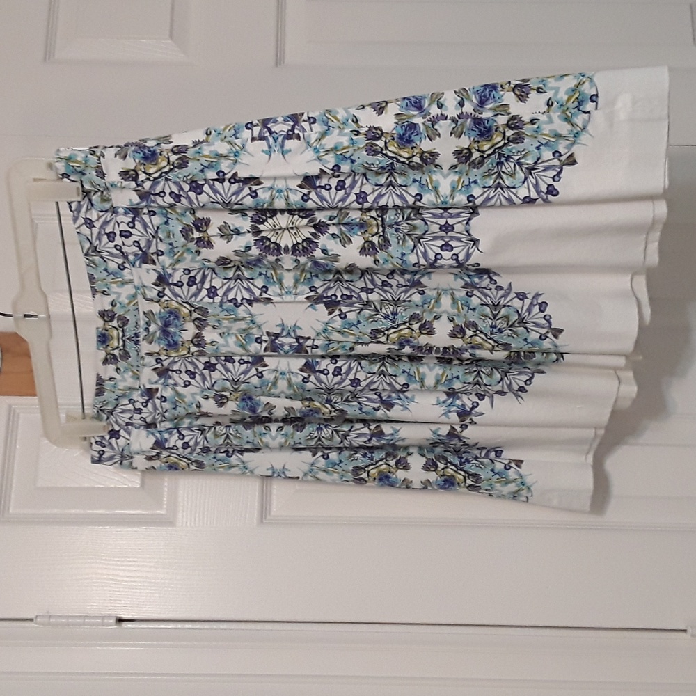 Pleated cotton skirt